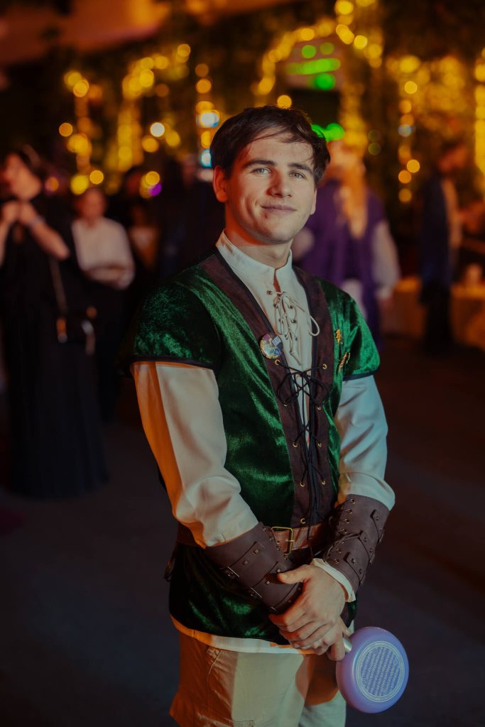 fantasy-ball-attendee7